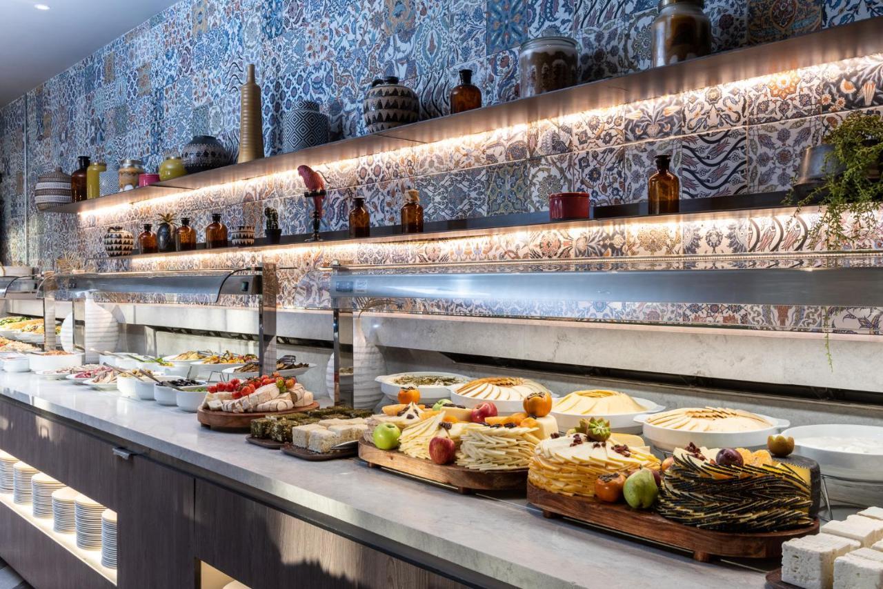 Vert Hotel Eilat By Afi Hotels Екстериор снимка The buffet at the restaurant
