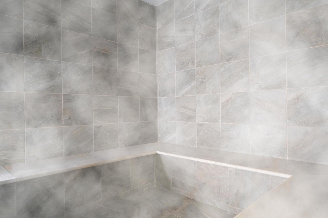 Vert Hotel Eilat By Afi Hotels Екстериор снимка A shower seat